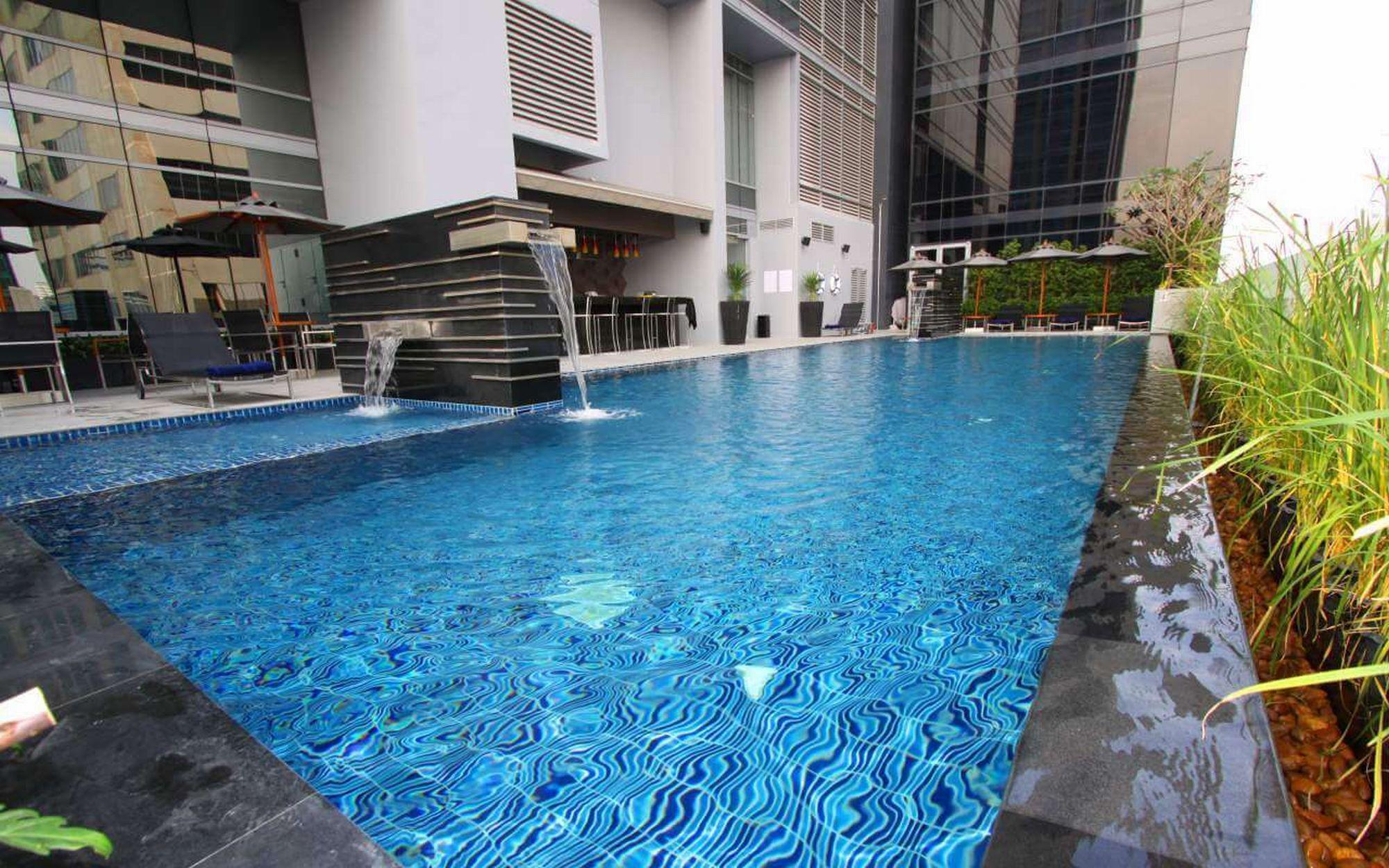 Four Points By Sheraton Bangkok Ploenchit Hotel Exterior photo