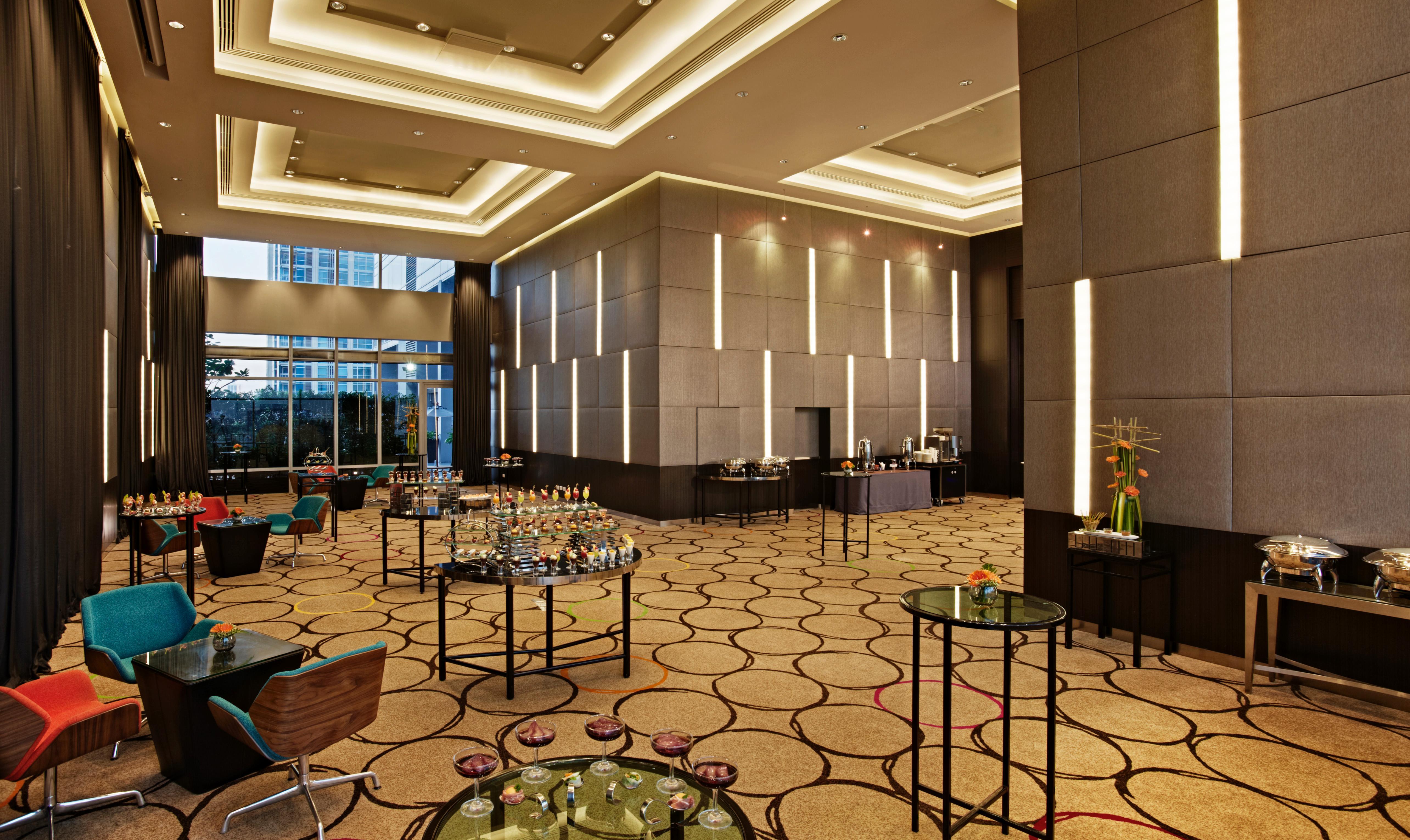 Four Points By Sheraton Bangkok Ploenchit Hotel Exterior photo