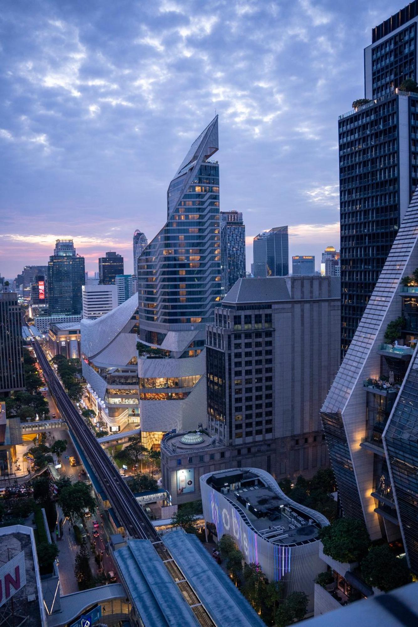 Four Points By Sheraton Bangkok Ploenchit Hotel Exterior photo